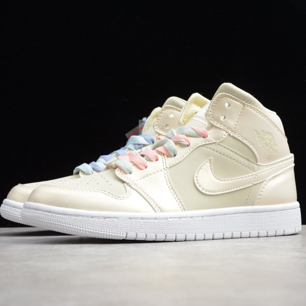 Sports shoesNike Air Jordan 1 mid top basketball s